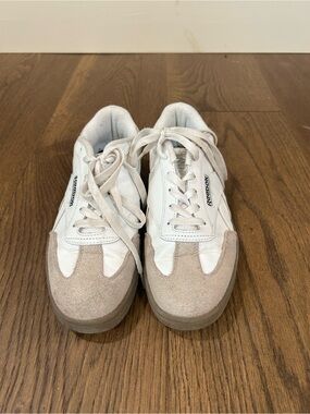 Reebok White & Beige Suede Low-Top Sneakers - size 8